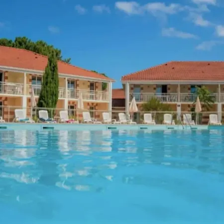 Apartment Appt 4-5 Pers Au Verdon-sur-mer Dans De Tourisme 3 Etoiles Le Verdon-sur-Mer