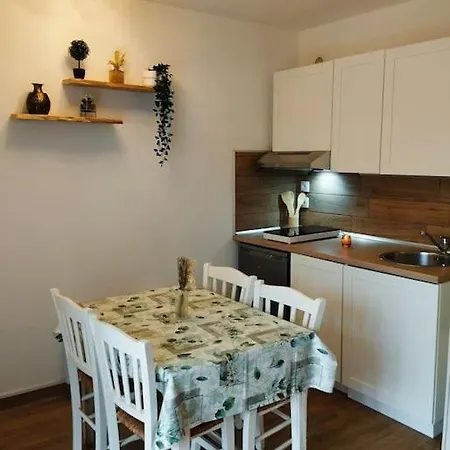 Apartment Appt 4-5 Pers Au Verdon-sur-mer Dans De Tourisme 3 Etoiles